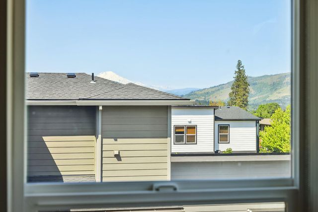 1250 29th Street, Hood River, OR 97031