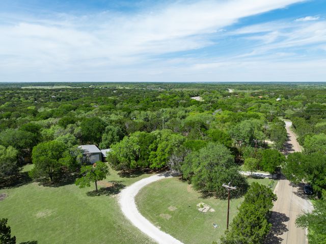 2731 Garrett Lane, China Spring, TX 76633