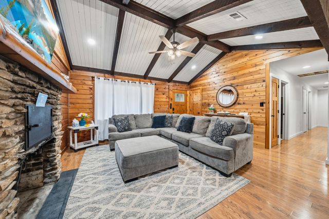 2731 Garrett Lane, China Spring, TX 76633
