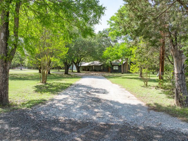 2731 Garrett Lane, China Spring, TX 76633