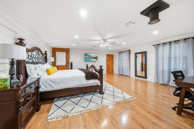 2731 Garrett Lane, China Spring, TX 76633