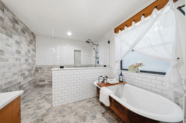 2731 Garrett Lane, China Spring, TX 76633