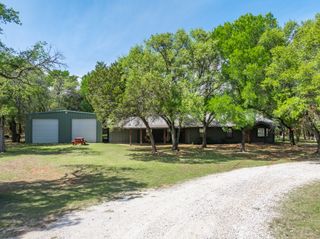 2731 Garrett Lane, China Spring, TX 76633