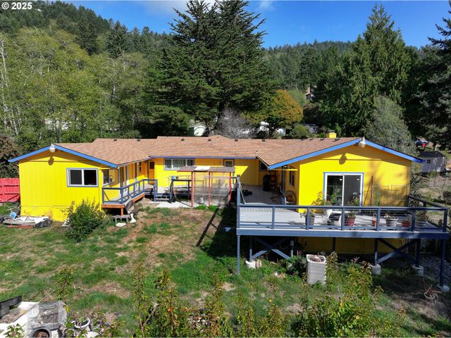 15780 PELICAN BAY Dr, Brookings, OR 97415