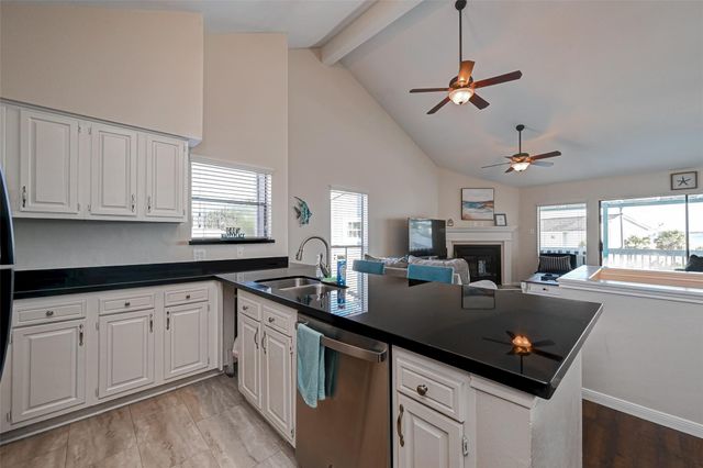 88 Lakeview Village, Conroe, TX 77356