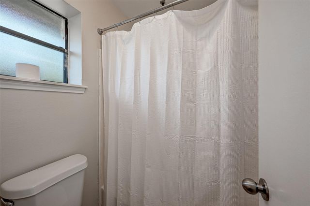 88 Lakeview Village, Conroe, TX 77356