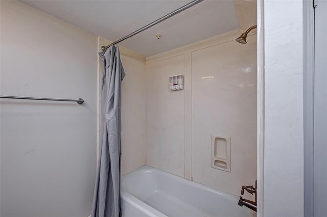 88 Lakeview Village, Conroe, TX 77356