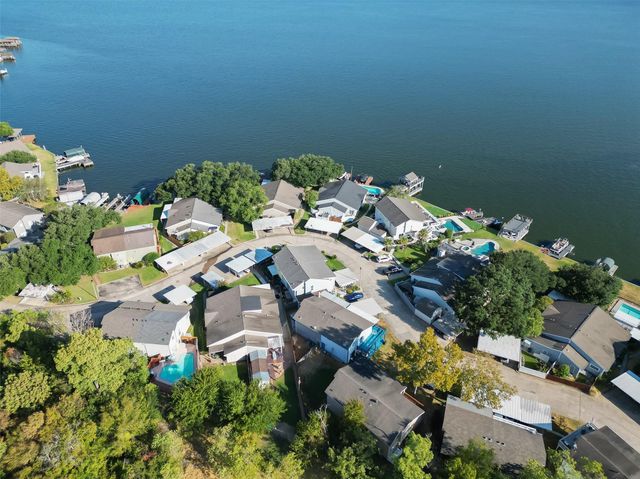 88 Lakeview Village, Conroe, TX 77356