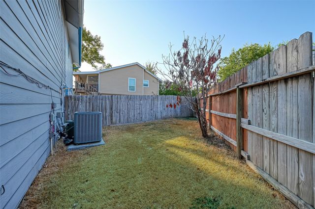 88 Lakeview Village, Conroe, TX 77356