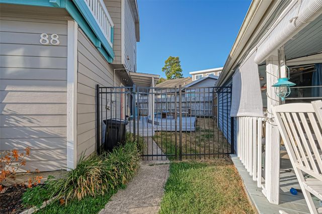 88 Lakeview Village, Conroe, TX 77356