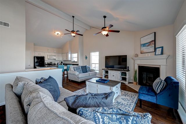 88 Lakeview Village, Conroe, TX 77356