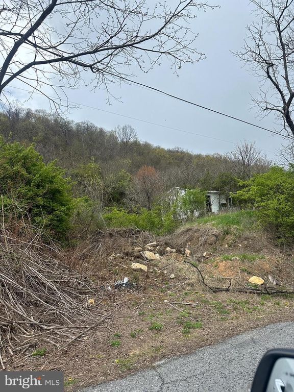 1745 NEEDMORE RD, Martinsburg, WV 25403