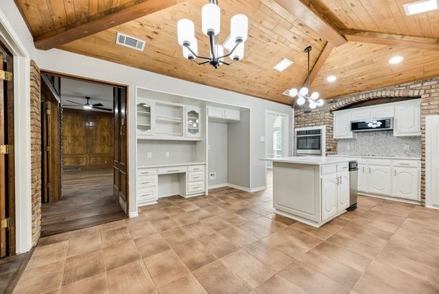 915 Greenbriar Lane, Duncanville, TX 75137