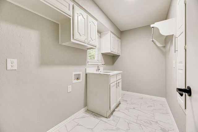 915 Greenbriar Lane, Duncanville, TX 75137