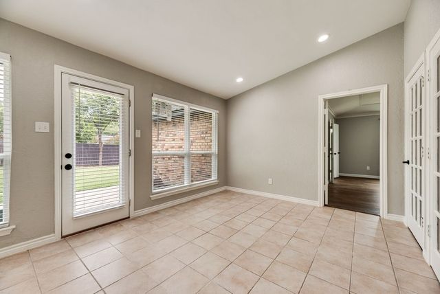 915 Greenbriar Lane, Duncanville, TX 75137