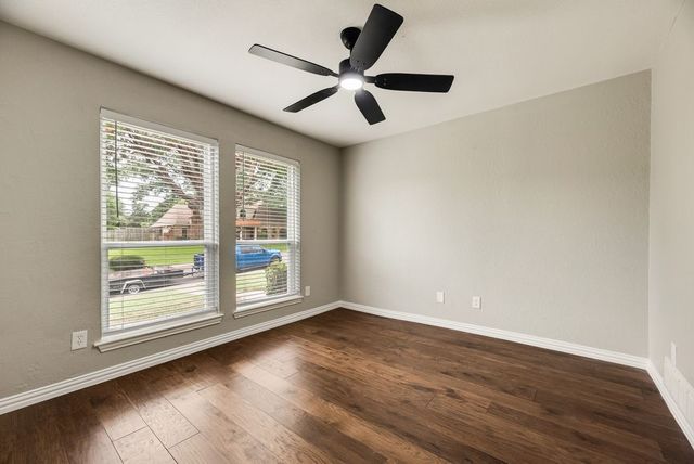 915 Greenbriar Lane, Duncanville, TX 75137