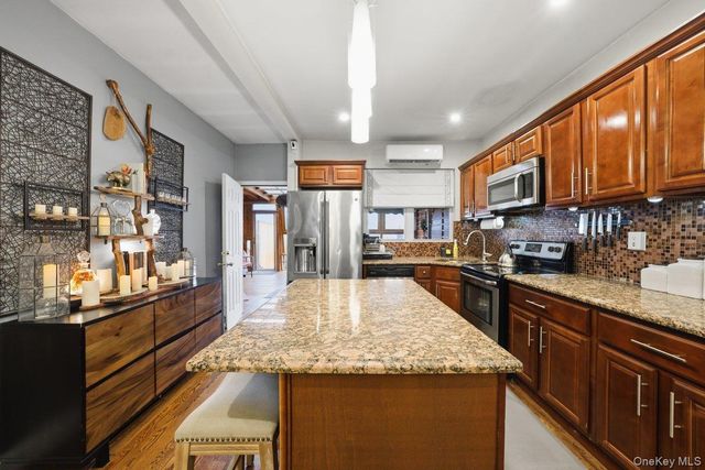 4641 Carpenter Avenue, Bronx, NY 10470