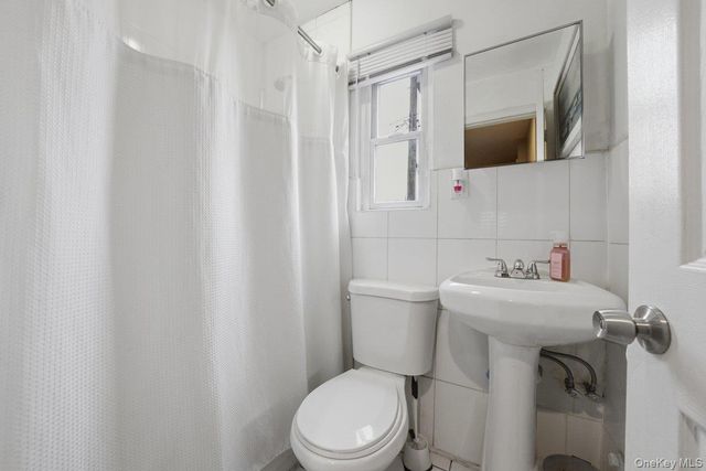 4641 Carpenter Avenue, Bronx, NY 10470