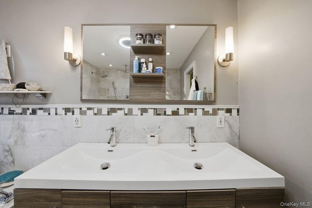 4641 Carpenter Avenue, Bronx, NY 10470