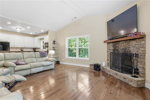 16 Allatoona Woods Trail SE, Acworth, GA 30102