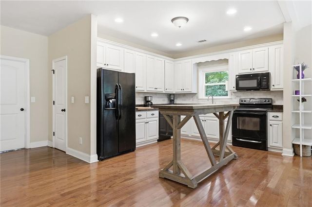 16 Allatoona Woods Trail SE, Acworth, GA 30102
