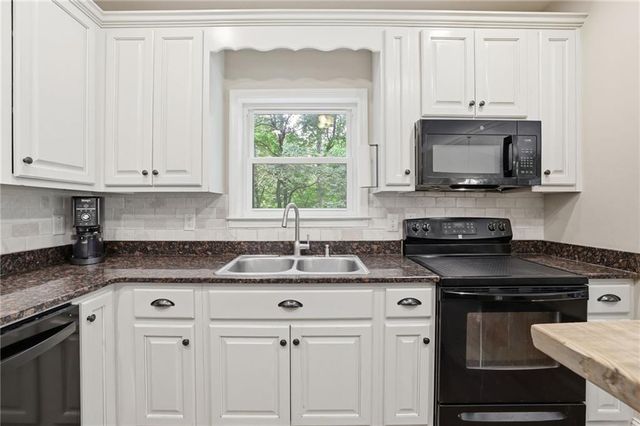 16 Allatoona Woods Trail SE, Acworth, GA 30102