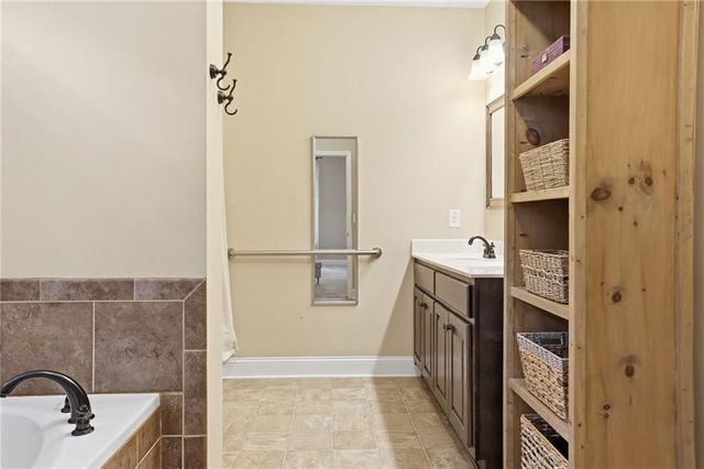 16 Allatoona Woods Trail SE, Acworth, GA 30102