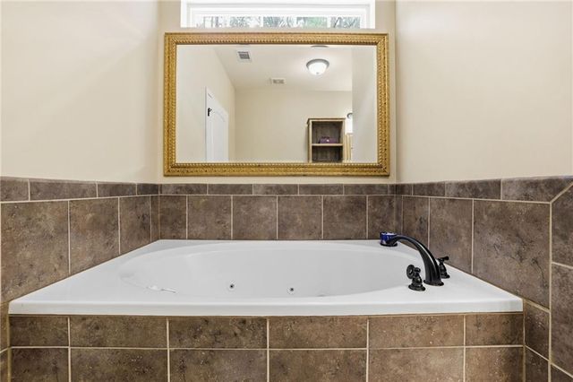 16 Allatoona Woods Trail SE, Acworth, GA 30102