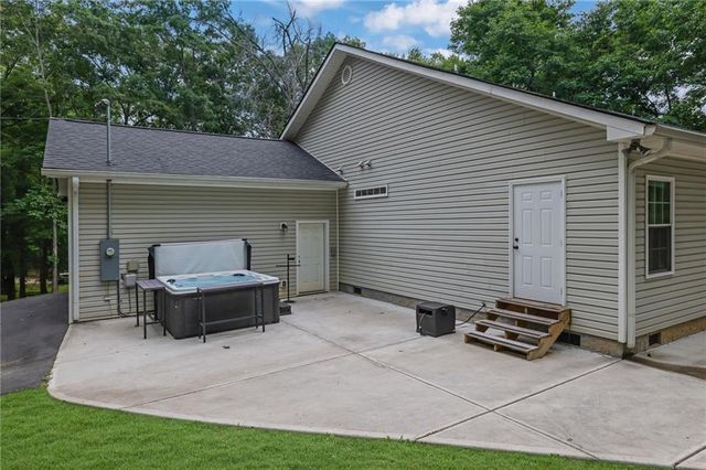 16 Allatoona Woods Trail SE, Acworth, GA 30102