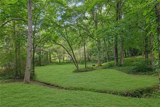 16 Allatoona Woods Trail SE, Acworth, GA 30102