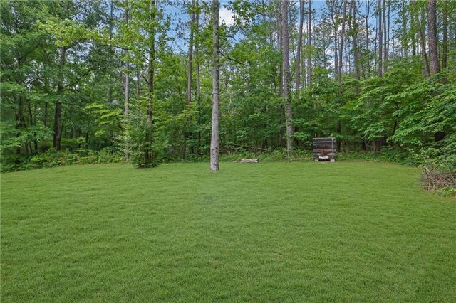 16 Allatoona Woods Trail SE, Acworth, GA 30102