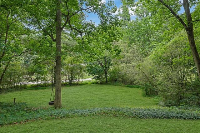 16 Allatoona Woods Trail SE, Acworth, GA 30102