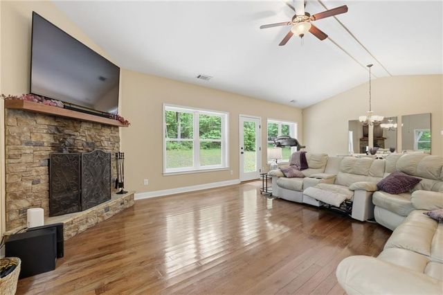16 Allatoona Woods Trail SE, Acworth, GA 30102