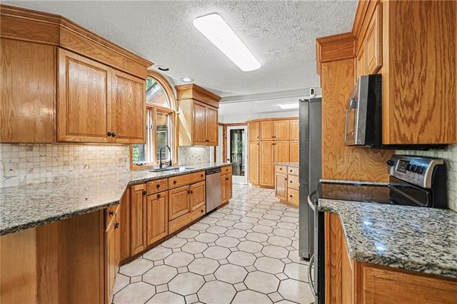 2530 Rockbridge Road NW, Conyers, GA 30012