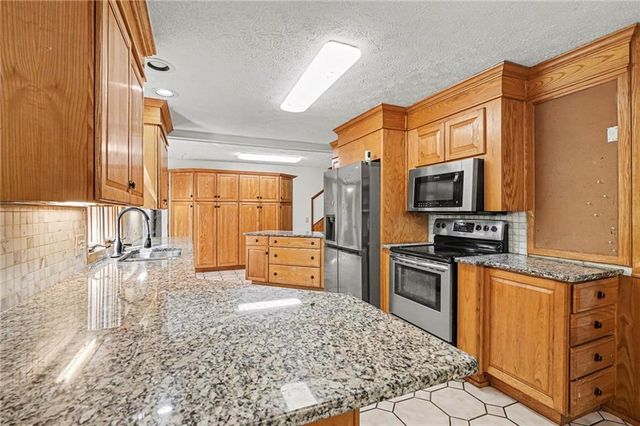 2530 Rockbridge Road NW, Conyers, GA 30012