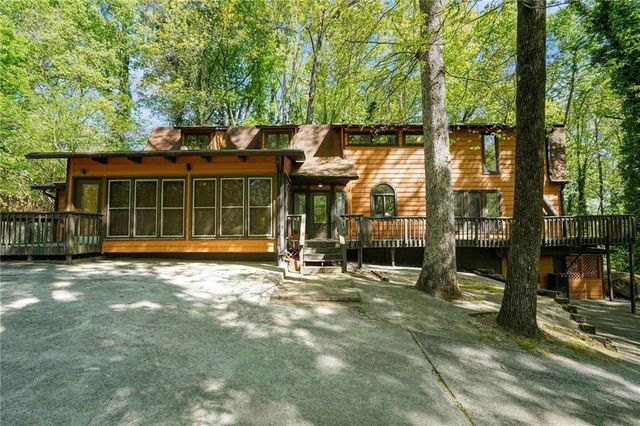 2530 Rockbridge Road NW, Conyers, GA 30012