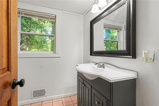 2530 Rockbridge Road NW, Conyers, GA 30012