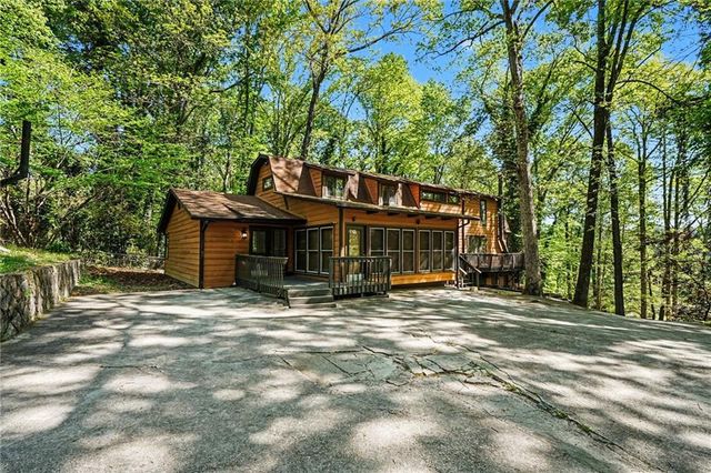 2530 Rockbridge Road NW, Conyers, GA 30012