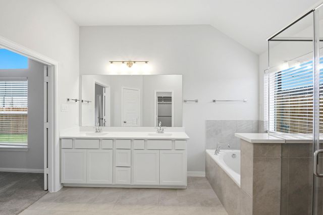 2106 Villa Flora Lane, Friendswood, TX 77546