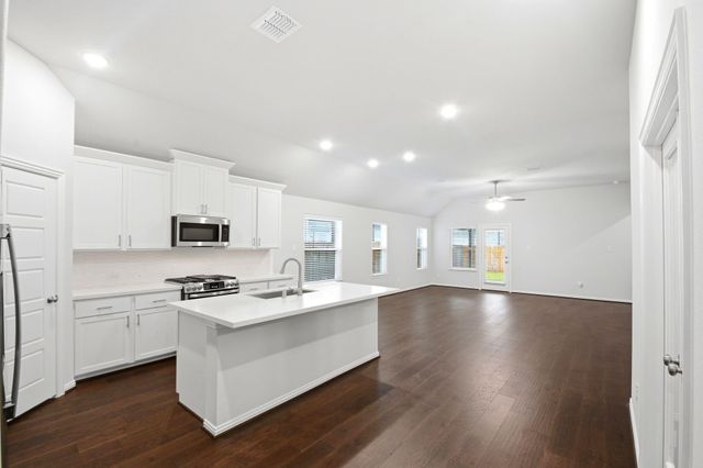 2106 Villa Flora Lane, Friendswood, TX 77546