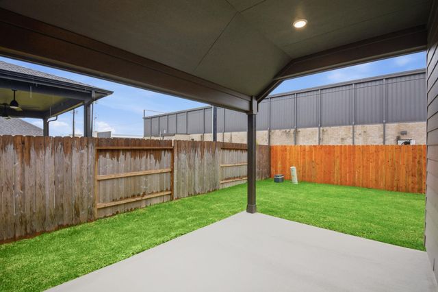 2106 Villa Flora Lane, Friendswood, TX 77546