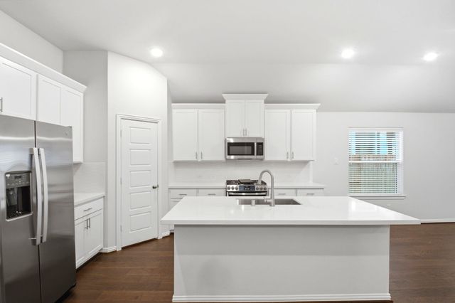 2106 Villa Flora Lane, Friendswood, TX 77546