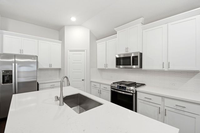 2106 Villa Flora Lane, Friendswood, TX 77546