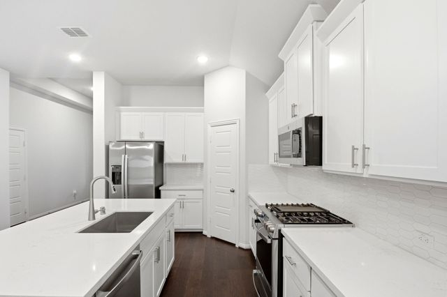 2106 Villa Flora Lane, Friendswood, TX 77546