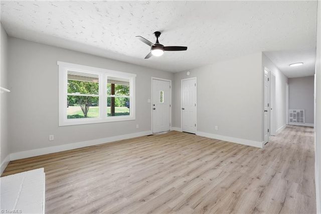 4237 Valley Circle, Thomasville, NC 27360