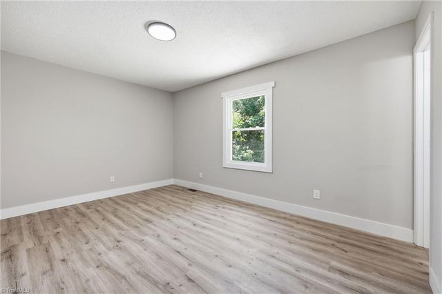 4237 Valley Circle, Thomasville, NC 27360