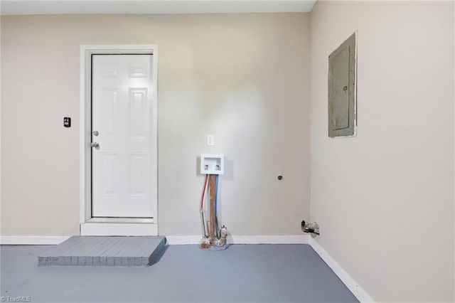 4237 Valley Circle, Thomasville, NC 27360