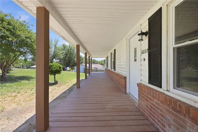 4237 Valley Circle, Thomasville, NC 27360