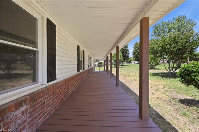 4237 Valley Circle, Thomasville, NC 27360