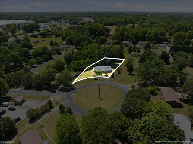 4237 Valley Circle, Thomasville, NC 27360